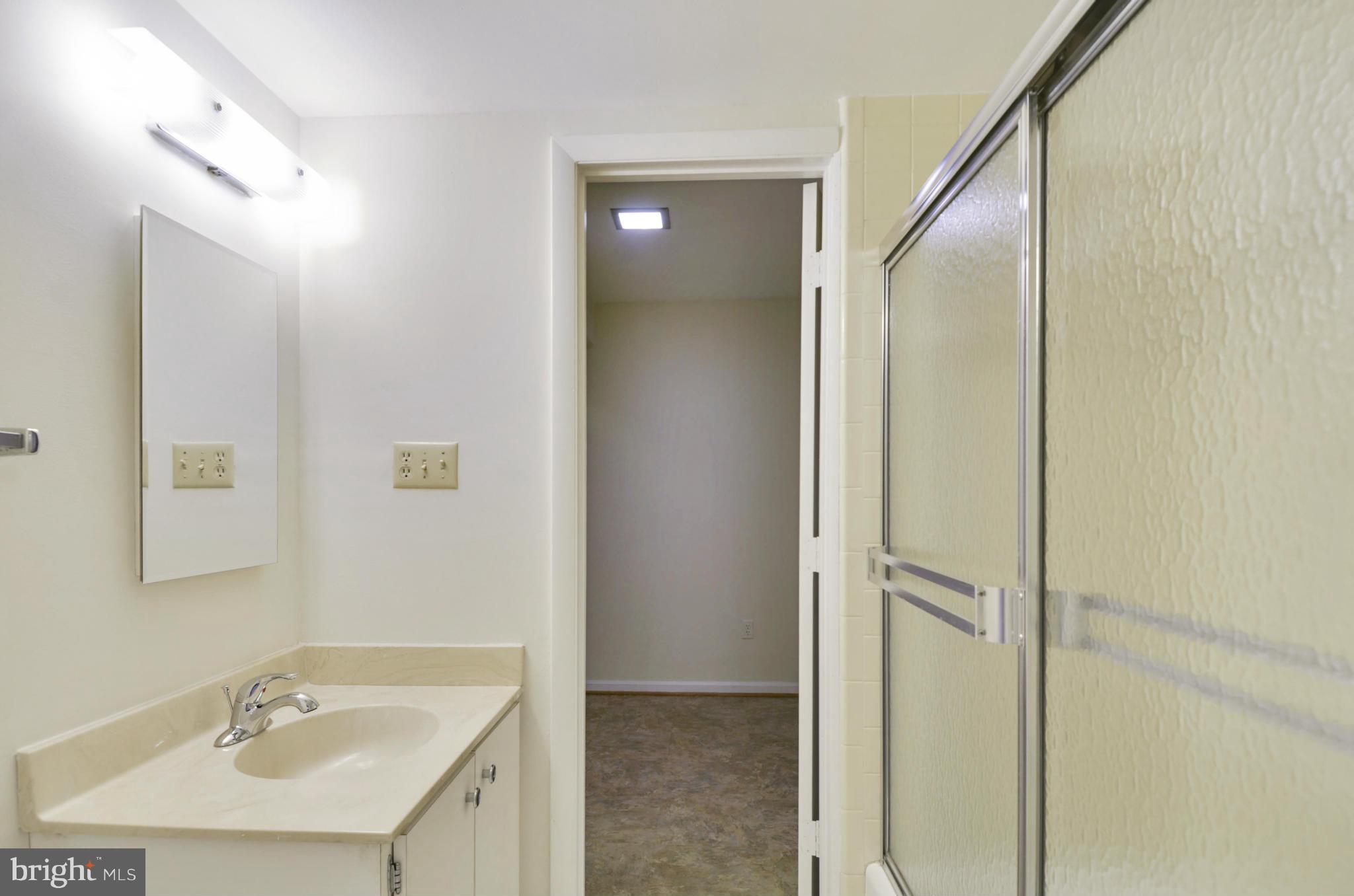 19 Treworthy Road Gaithersburg, MD 20878 - Photo 25 of 30 Third Full Bath