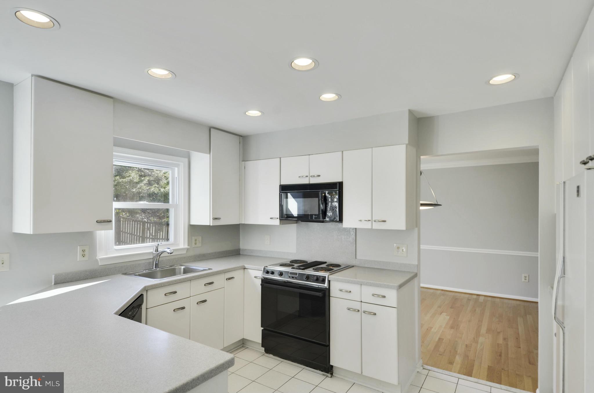 19 Treworthy Road Gaithersburg, MD 20878 - Photo 7 of 30 Kitchen