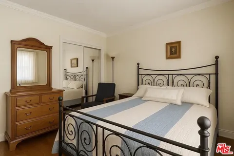 $580,000 | 21620 Burbank Boulevard, Unit 9, Woodland Hills, CA 91367