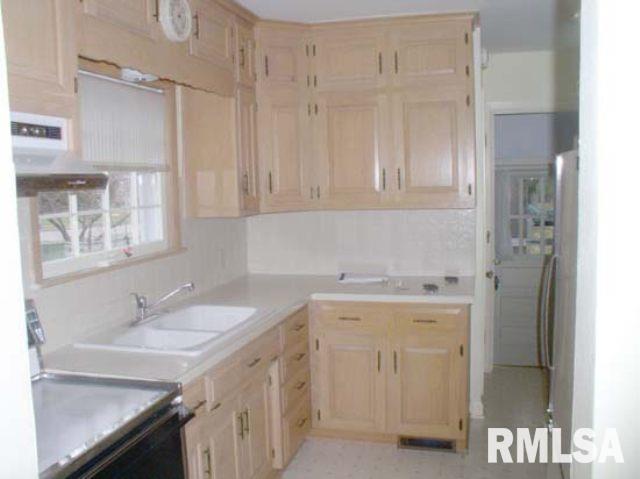 3412 Middle Road Davenport, IA 52803 - Photo 5 of 5 Gallery Image 5