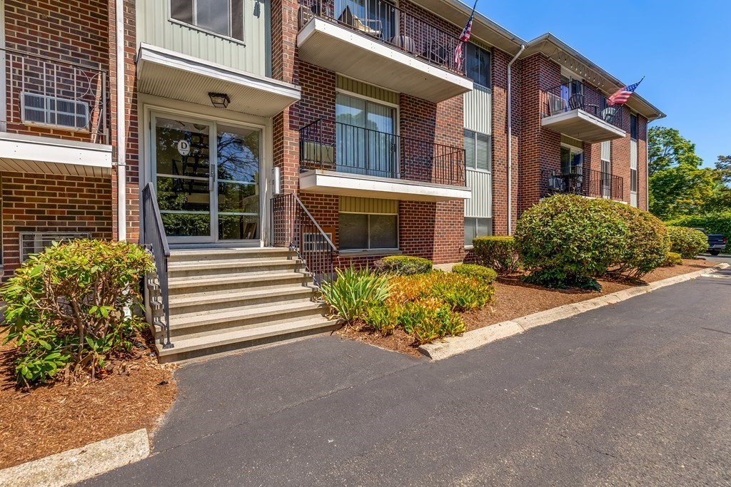 83 R Hobart Street, Unit D4 Danvers, MA 01923 - Photo 1 of 18 Gallery Image 1