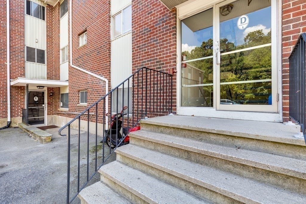 83 R Hobart Street, Unit D4 Danvers, MA 01923 - Photo 4 of 18 Gallery Image 4