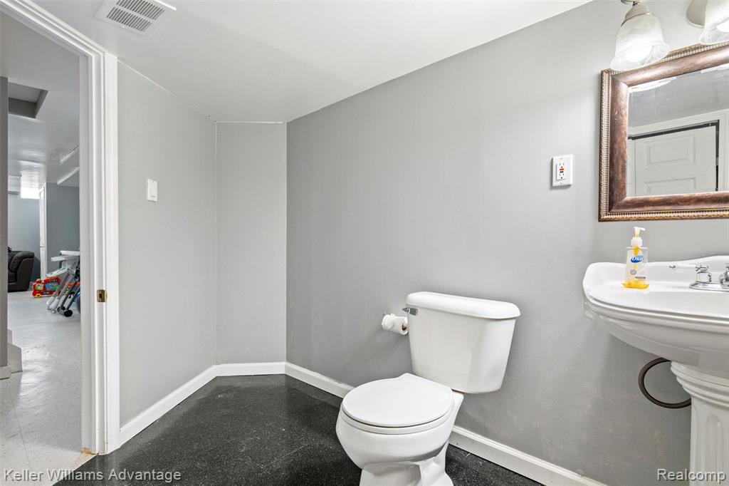 5016 Patrick Road West Bloomfield, MI 48322 - Photo 49 of 71 Gallery Image 49