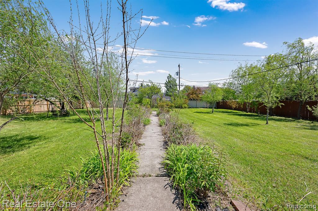 1706 Inkster Road Dearborn Heights, MI 48127 - Photo 4 of 23