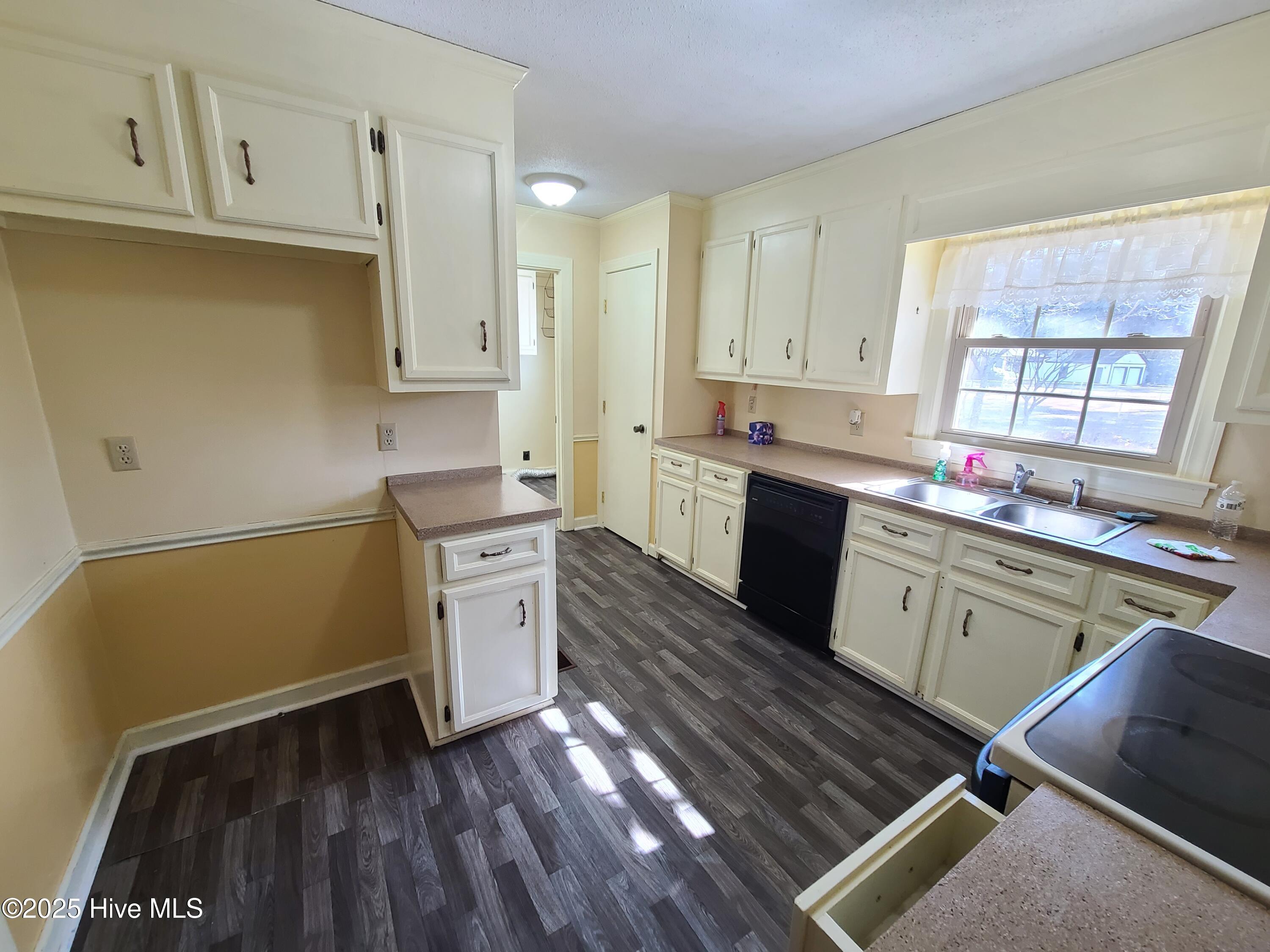 2011 Country Squire Road Kinston, NC 28504 - Photo 14 of 26 Kitchen