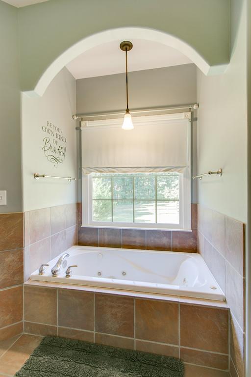 947 Bold Springs Road McEwen, TN 37101 - Photo 15 of 27 Master bath