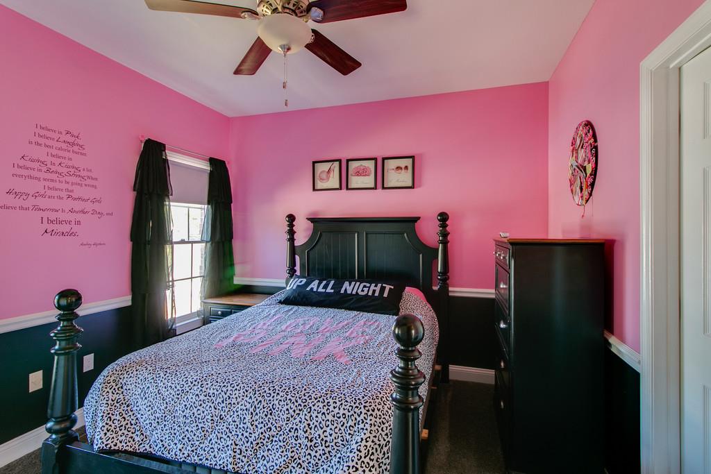 947 Bold Springs Road McEwen, TN 37101 - Photo 22 of 27 Guest bedroom
