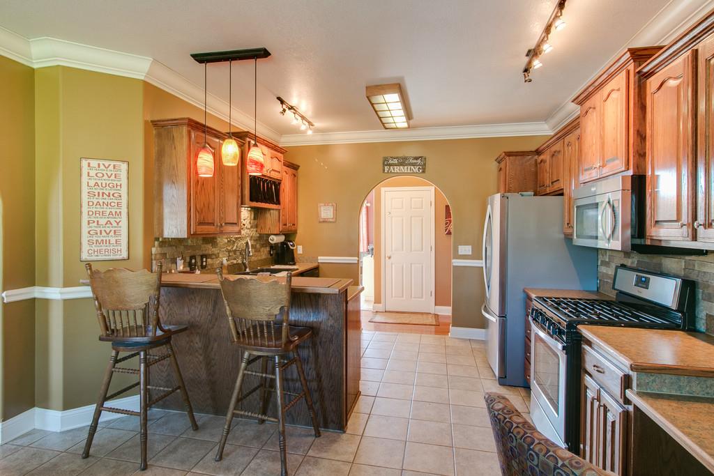 947 Bold Springs Road McEwen, TN 37101 - Photo 8 of 27 Another view of kitchen and Breakfast bar ...