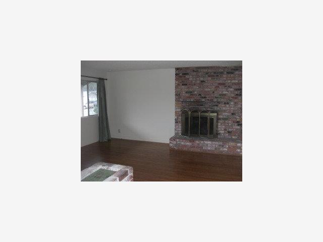 832 Standish Road Pacifica, CA 94044 - Photo 4 of 9 a open living room with a fireplace