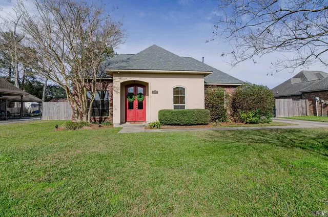 $285,000 | 9041 Willow Point Drive, Denham Springs, LA 70726