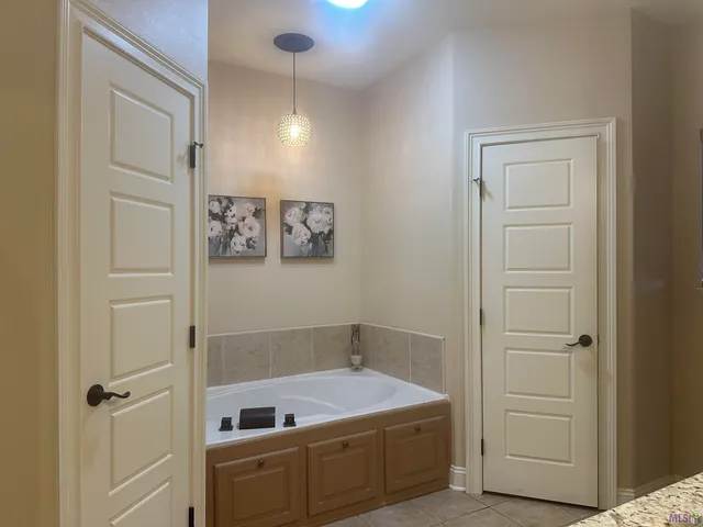 $295,000 | 9041 Willow Point Drive, Denham Springs, LA 70726