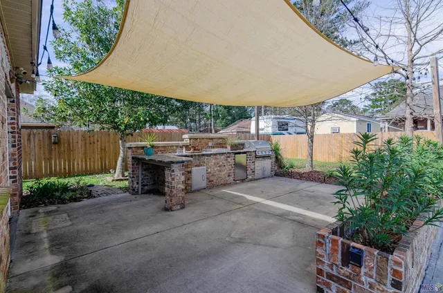 $285,000 | 9041 Willow Point Drive, Denham Springs, LA 70726