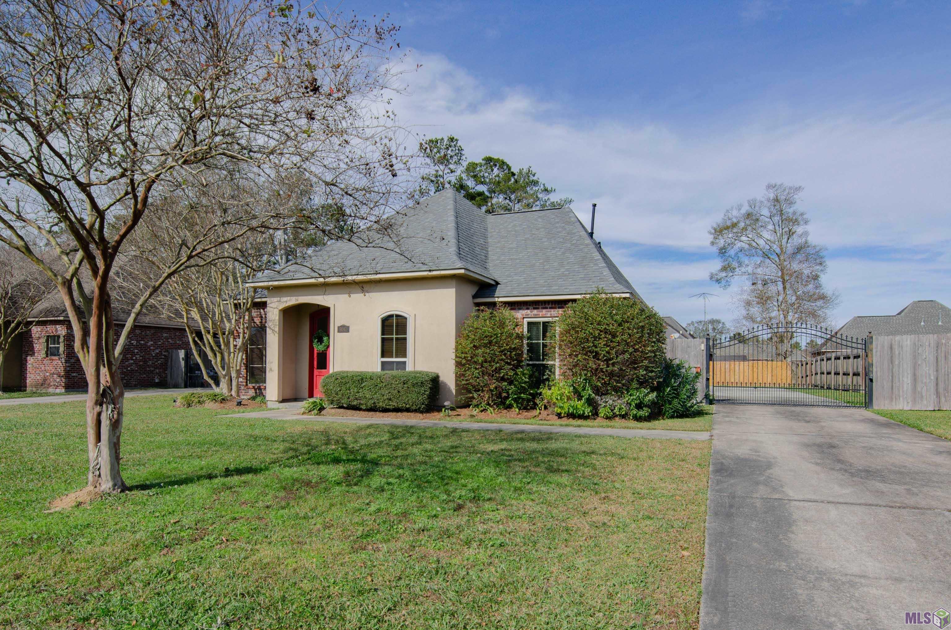 9041 Willow Point Drive Denham Springs, LA 70726 - Photo 2 of 22
