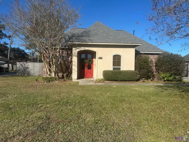 $295,000 | 9041 Willow Point Drive, Denham Springs, LA 70726