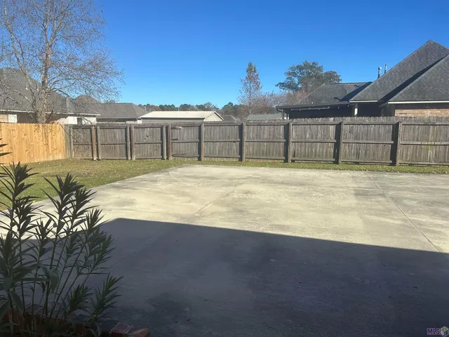 $295,000 | 9041 Willow Point Drive, Denham Springs, LA 70726