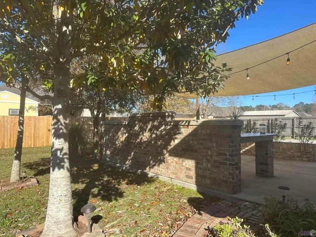 $295,000 | 9041 Willow Point Drive, Denham Springs, LA 70726