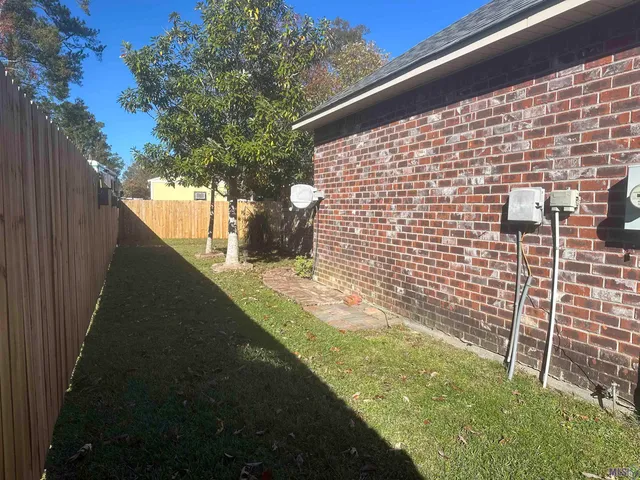 $295,000 | 9041 Willow Point Drive, Denham Springs, LA 70726