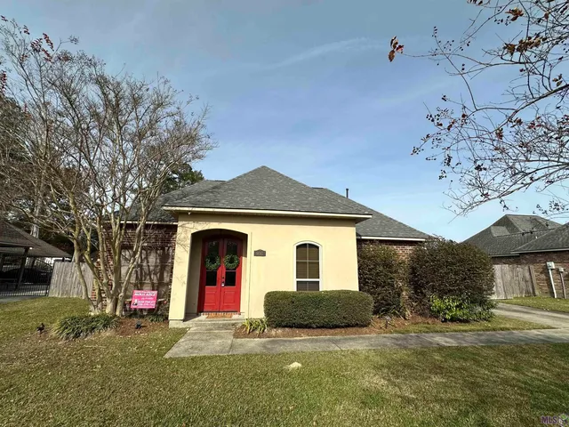 $295,000 | 9041 Willow Point Drive, Denham Springs, LA 70726