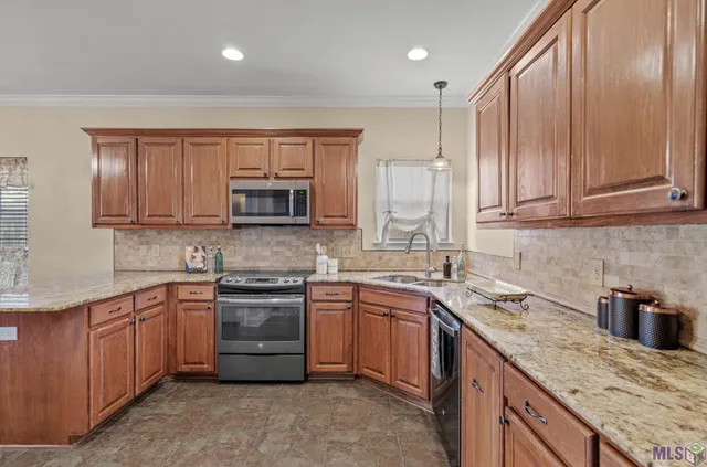 $285,000 | 9041 Willow Point Drive, Denham Springs, LA 70726