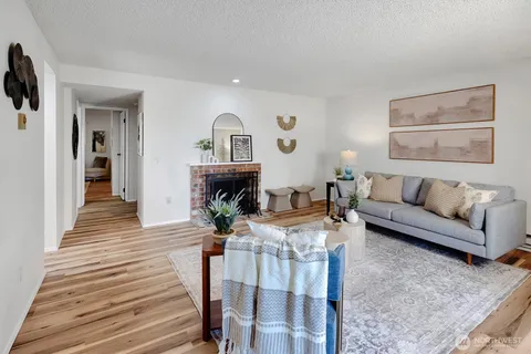 $369,950 | 8642 164th Avenue Northeast, Unit B204, Redmond, WA 98052