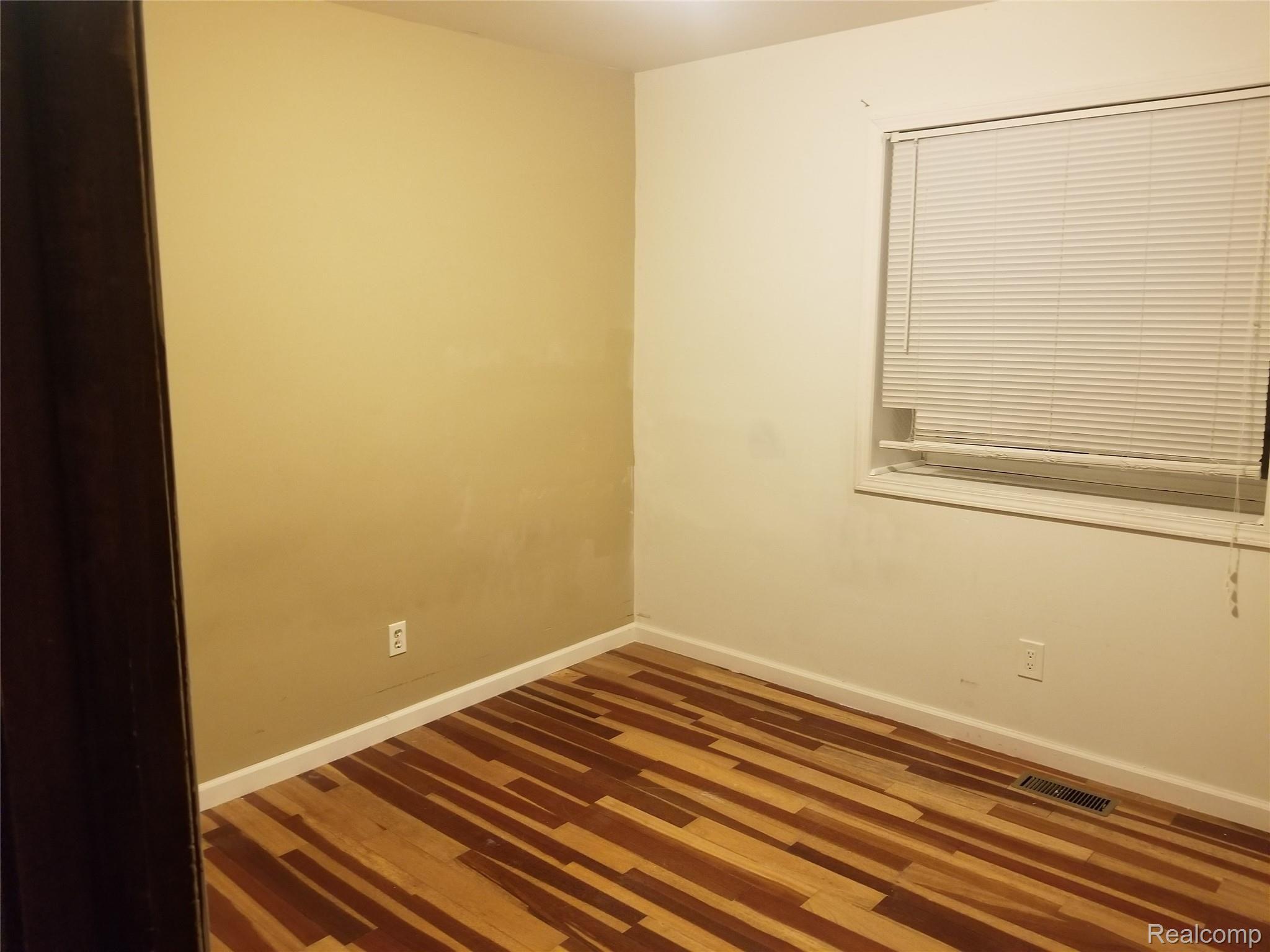 539 North Wilder Road Lapeer, MI 48446 - Photo 4 of 6 Wilder Bed 1.jpg