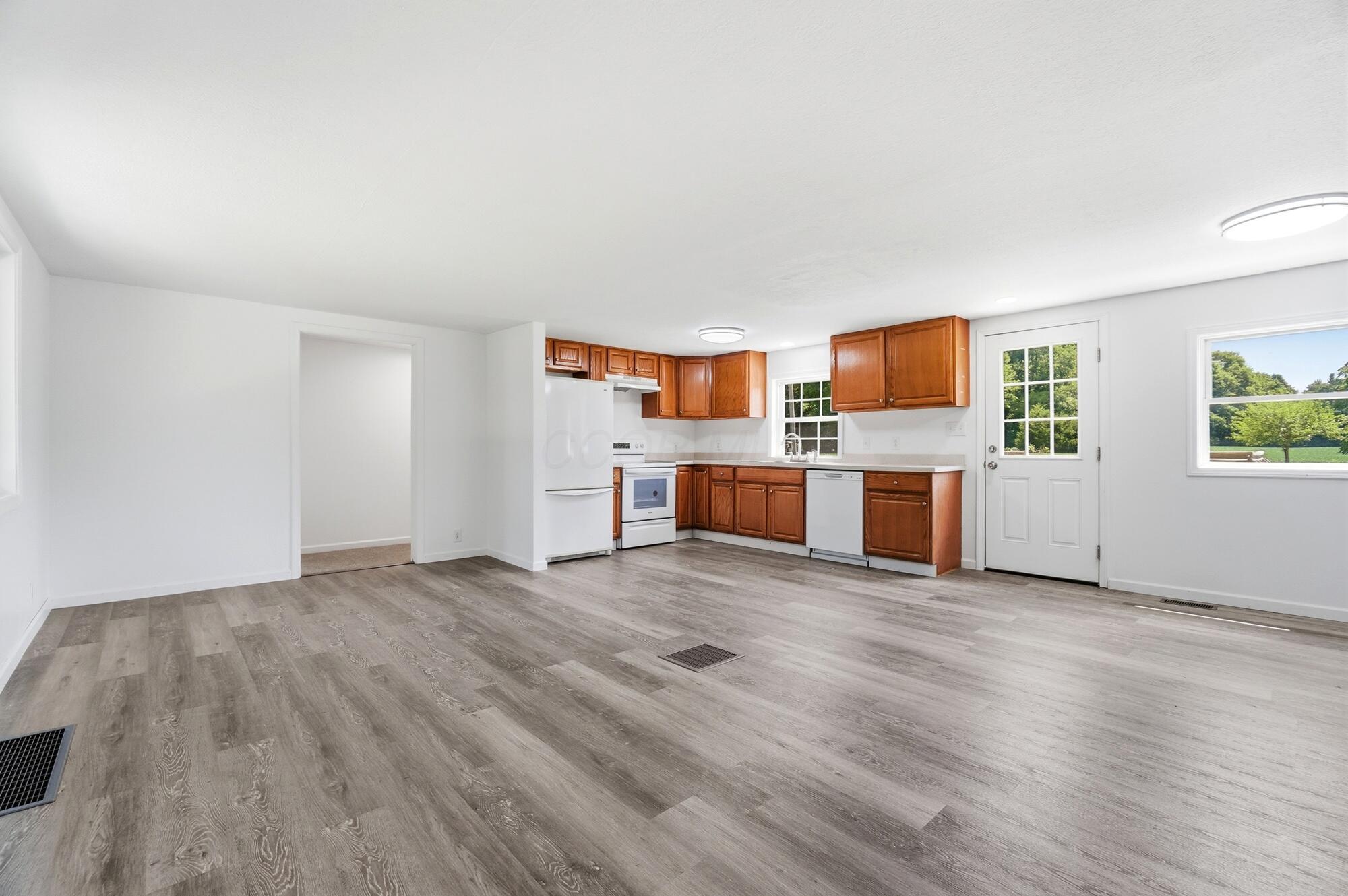 6809 Palmer Road Pataskala, OH 43062 - Photo 12 of 112 Main House - Great Room - 6809 Palmer Road, Millersport, OH 43046