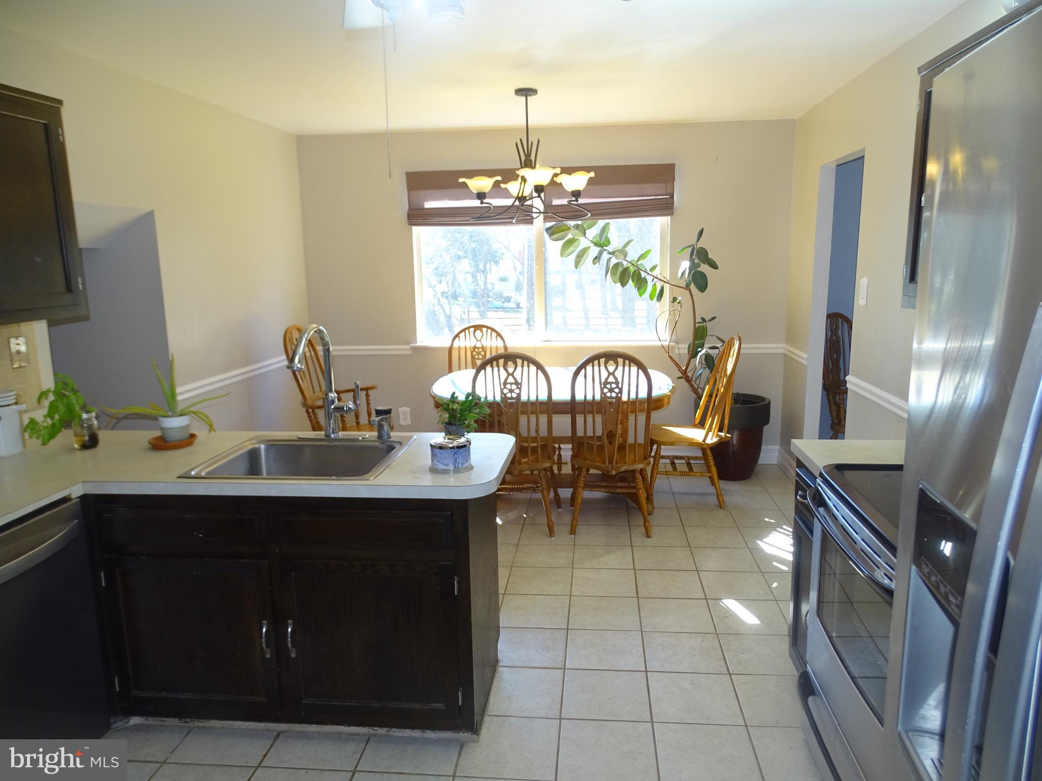 15 David Road Southampton, PA 18966 - Photo 6 of 29 Eat-in kitchen