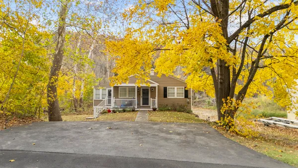 $390,000 | 567 Roosevelt Drive, Oxford, CT 06478