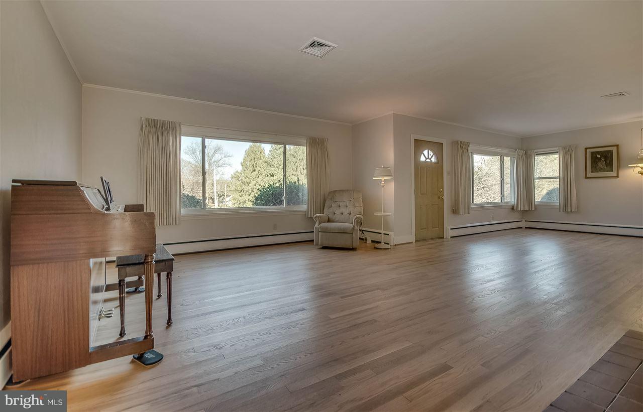 1501 Knollcrest Road Harrisburg, PA 17112 - Photo 5 of 23 Gallery Image 5