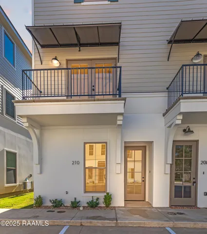 $1,975 | 210 Steiner Oaks, Lafayette, LA 70508