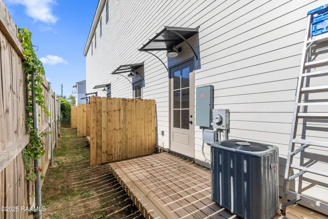 $1,975 | 210 Steiner Oaks, Lafayette, LA 70508