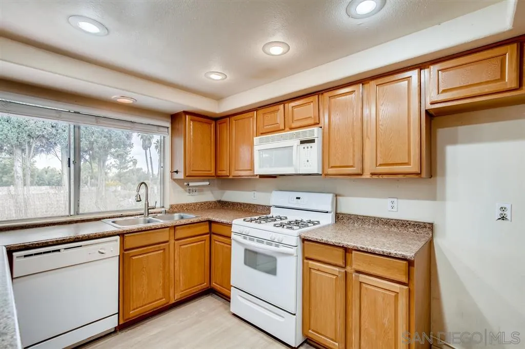 5415 Rocking Horse Lane Oceanside, CA 92057 - Photo 11 of 24 Gallery Image 11