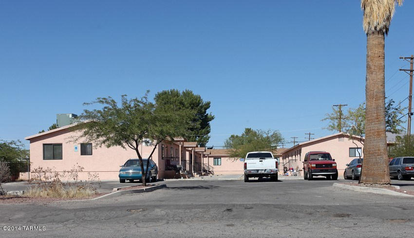 104 West Navajo Road Tucson, AZ 85705 - Photo 1 of 10