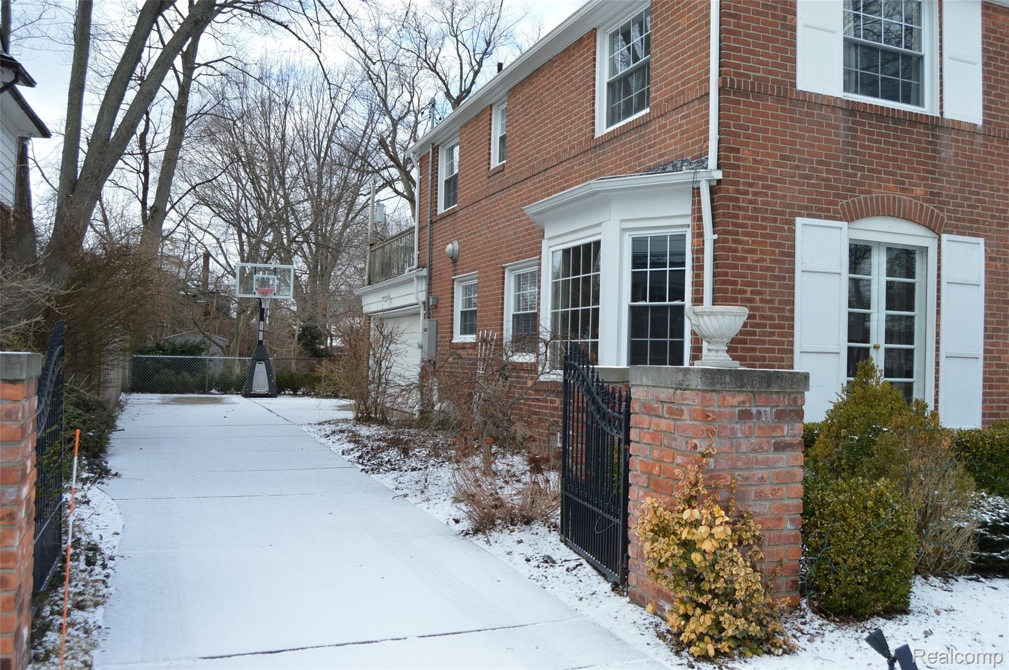 637 Middlesex Road Grosse Pointe, MI 48230 - Photo 3 of 44 DSC_0061.JPG