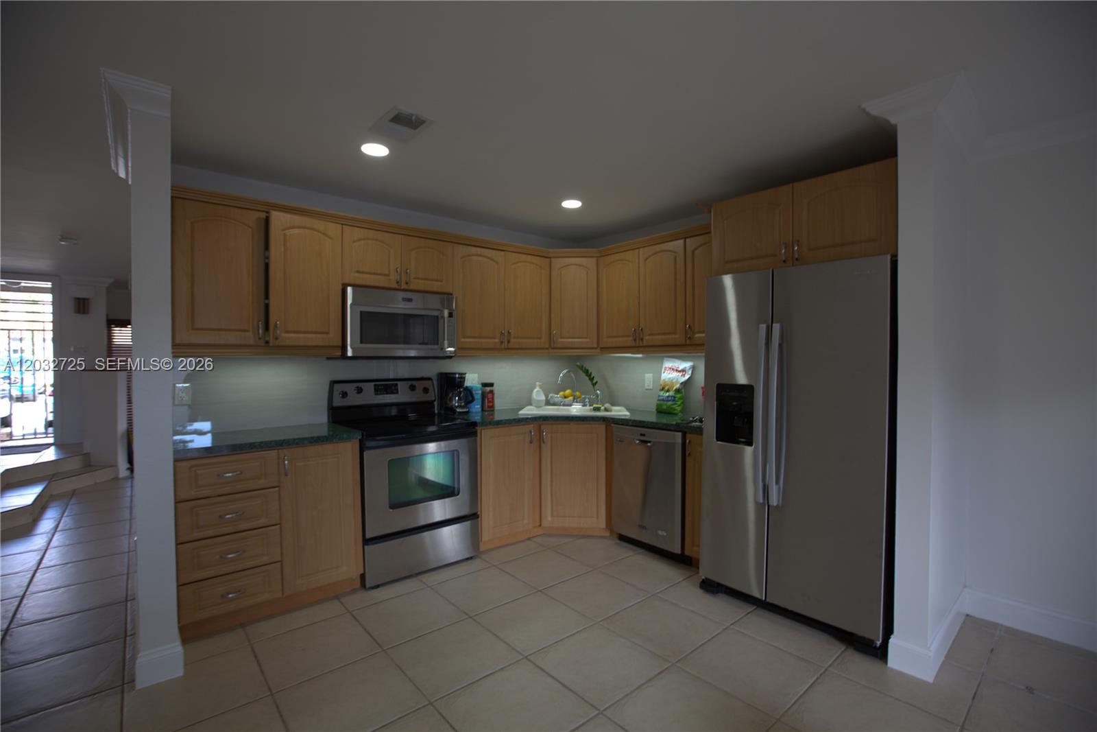 6475 Southwest 129th Avenue Miami, FL 33183 - Photo 9 of 34
