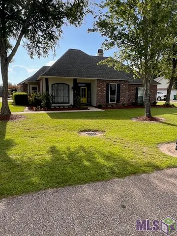 $325,000 | 36293 Lucas Drive, Denham Springs, LA 70706