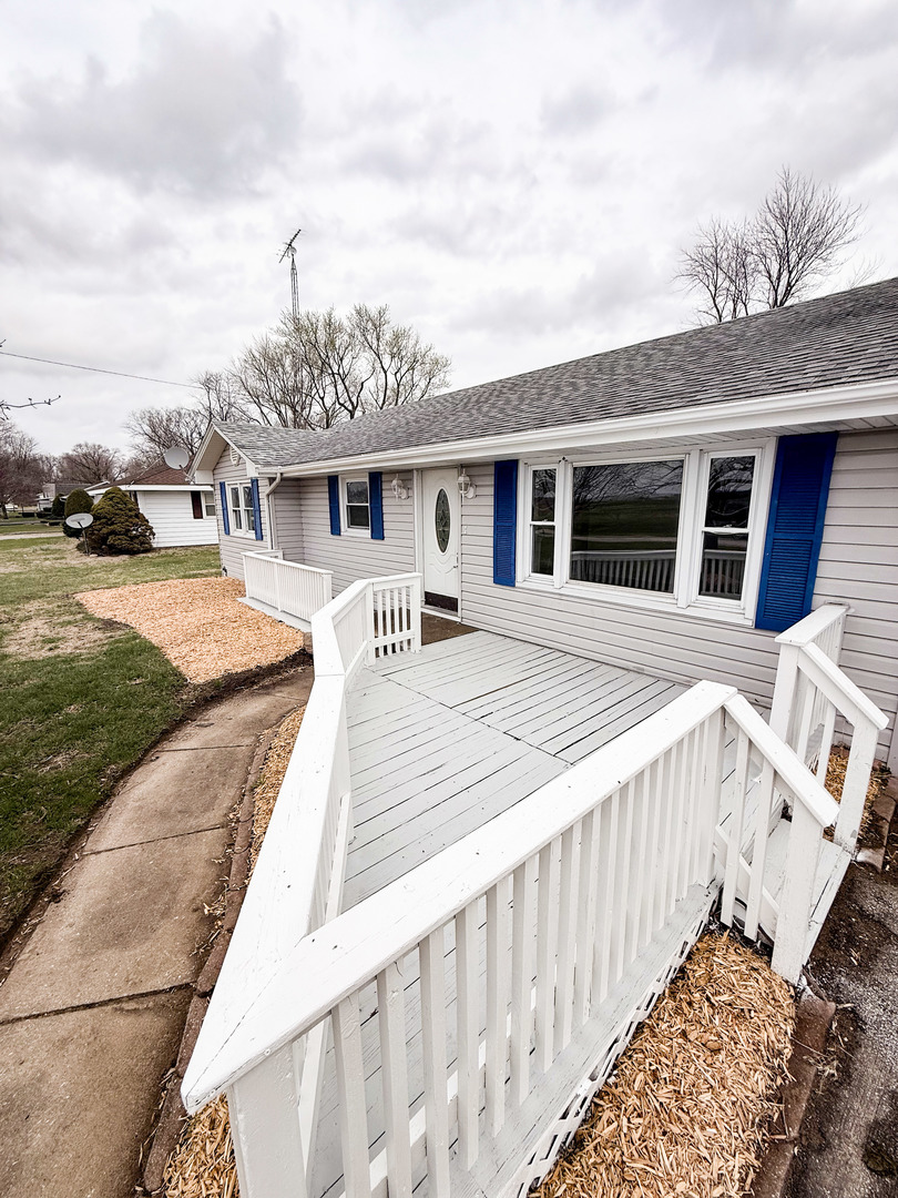 2308 2010 East Watseka, IL 60970 - Photo 4 of 32