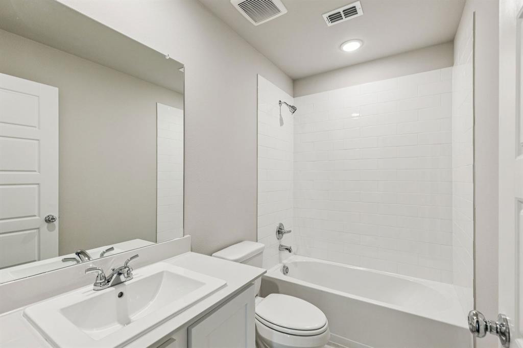 653 Sierra Ridge Lavon, TX 75166 - Photo 20 of 27 Bathroom in the Harper home plan by Trophy Signature Homes – REPRESENTATIVE PHOTO