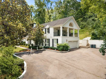 $2,890,000 | 2301 Chickering Lane, Nashville, TN 37215