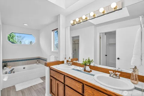 $1,299,000 | 3915 245th Court Southeast, Sammamish, WA 98029