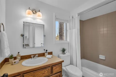 $1,299,000 | 3915 245th Court Southeast, Sammamish, WA 98029