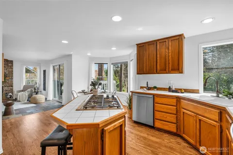 $1,299,000 | 3915 245th Court Southeast, Sammamish, WA 98029