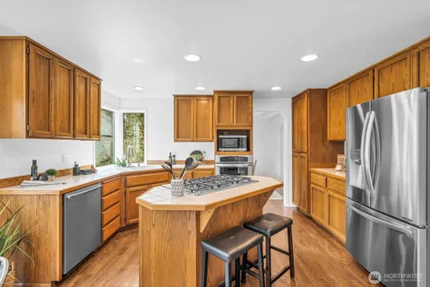 $1,299,000 | 3915 245th Court Southeast, Sammamish, WA 98029