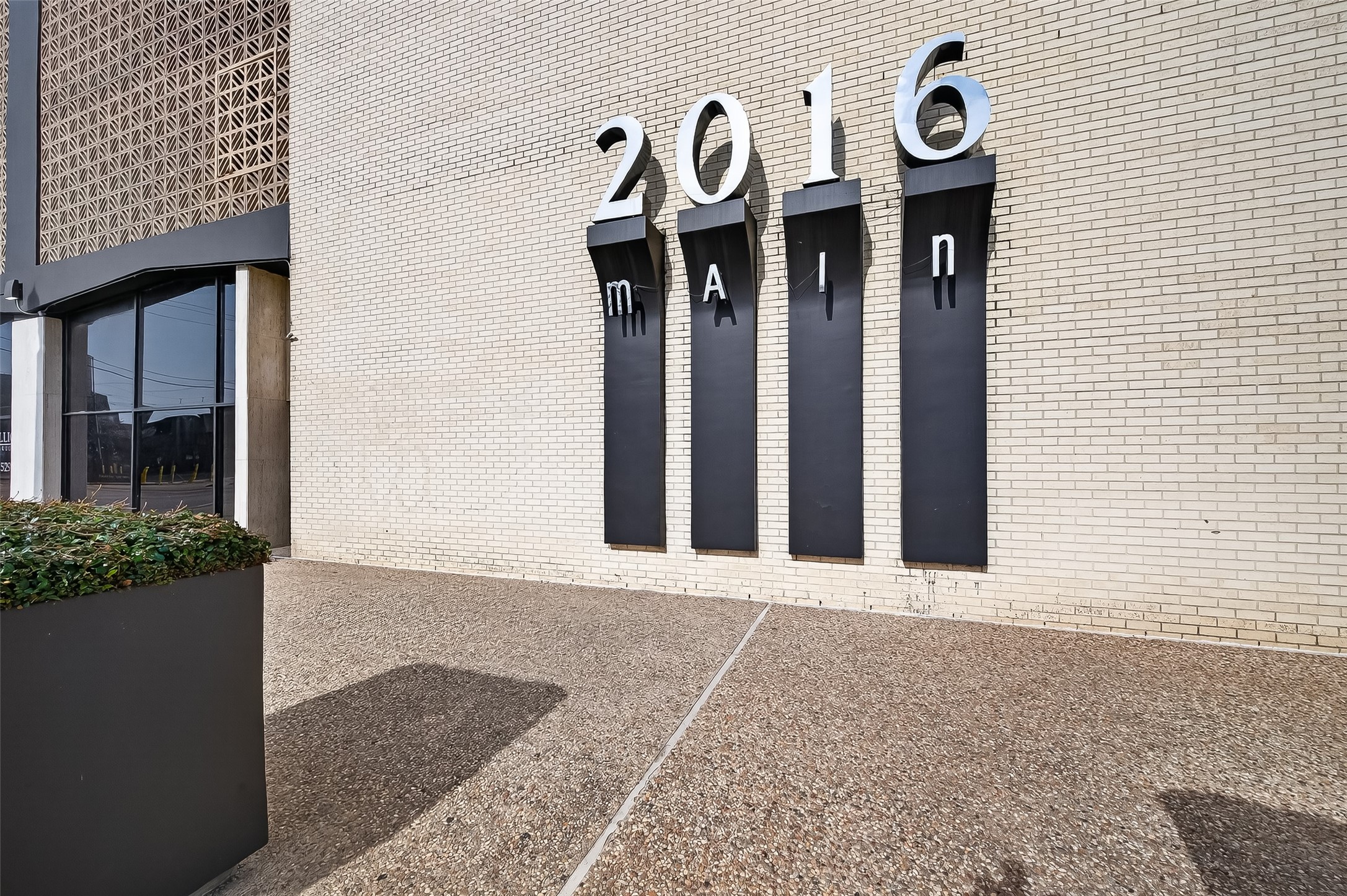 2016 Main Street, Unit 3 Houston, TX 77002 - Photo 32 of 36 2016 Main Side Entry