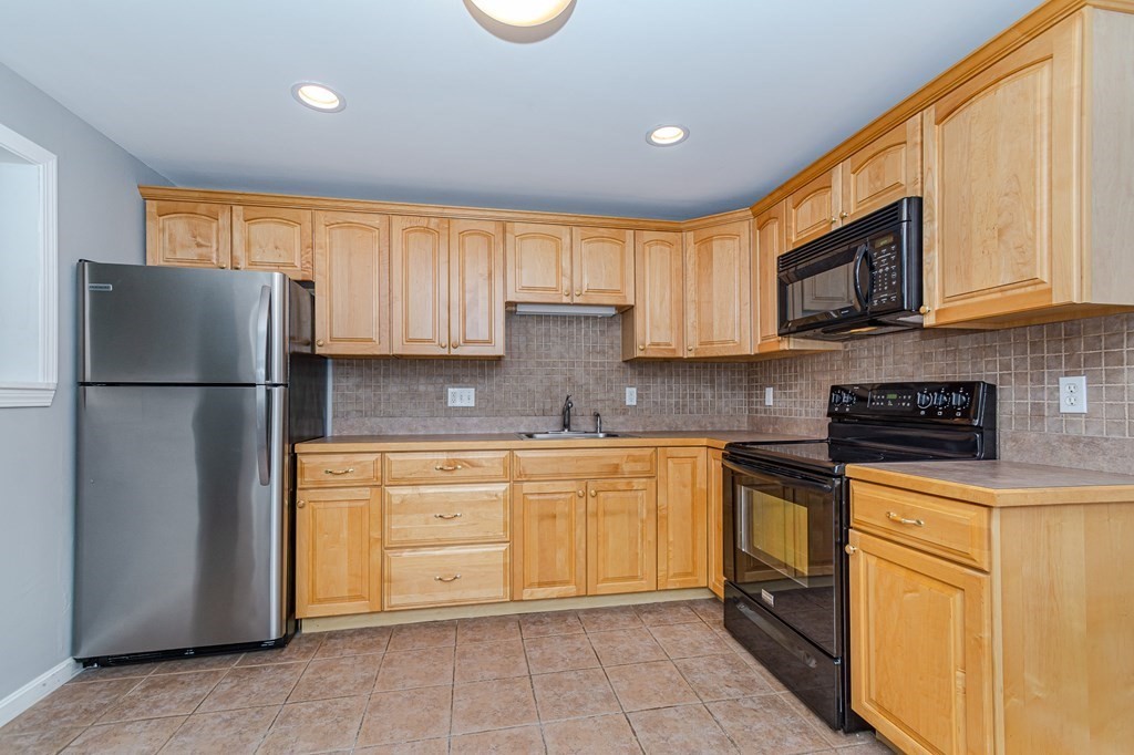 8 Virginia Road Tewksbury, MA 01876 - Photo 3 of 25 Gallery Image 3