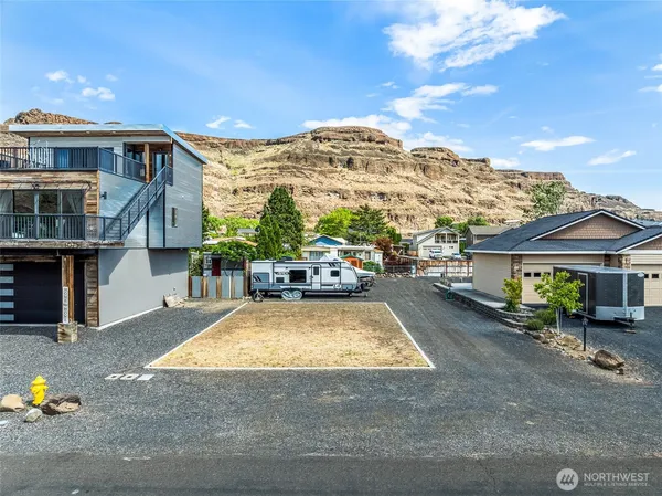 a view of outdoor space yard and patio