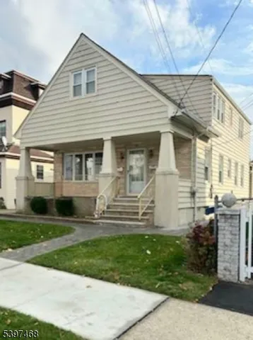 $3,600 | 370 Knickerbocker Avenue, Unit 2, Paterson, NJ 07503