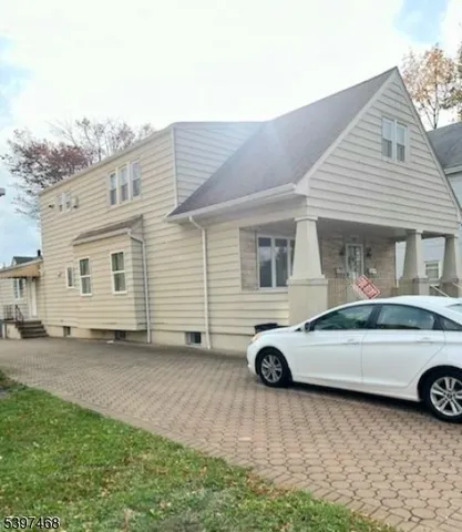 $3,600 | 370 Knickerbocker Avenue, Unit 2, Paterson, NJ 07503