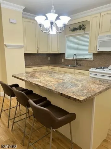 $3,600 | 370 Knickerbocker Avenue, Unit 2, Paterson, NJ 07503