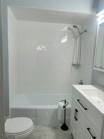 $3,600 | 370 Knickerbocker Avenue, Unit 2, Paterson, NJ 07503